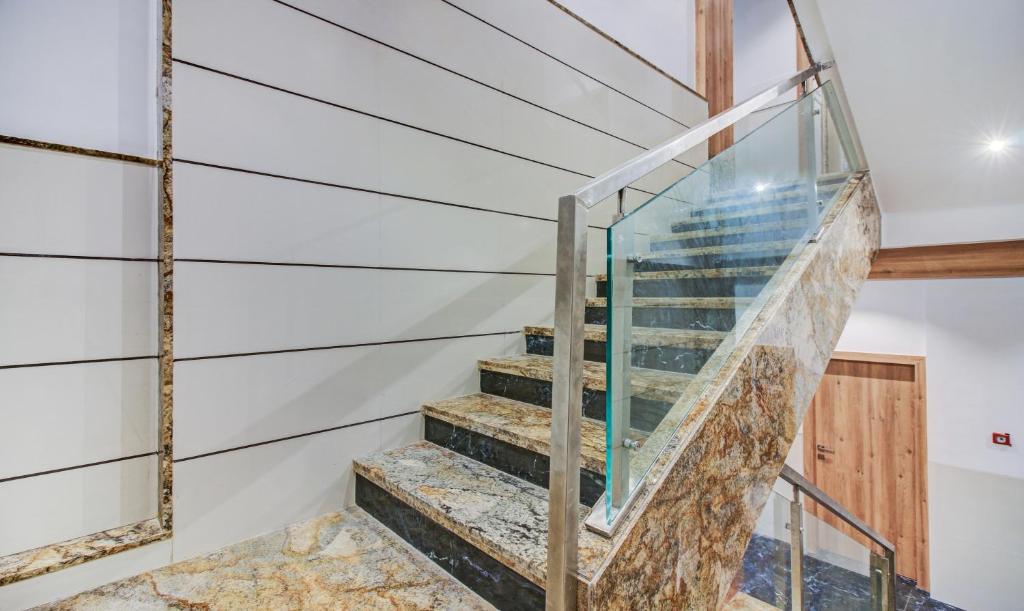 トリーボ トリップ アールシュ イン (Treebo Trip Aarush Inn) フロント・ロビー