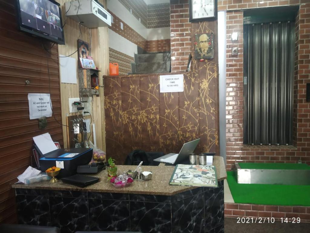 Hotel Aarti Darshan photo