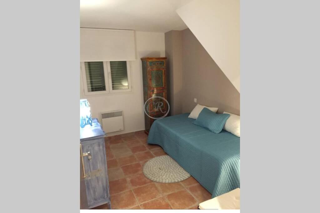 T3 de standing avec grande terrasse vue colline - 4