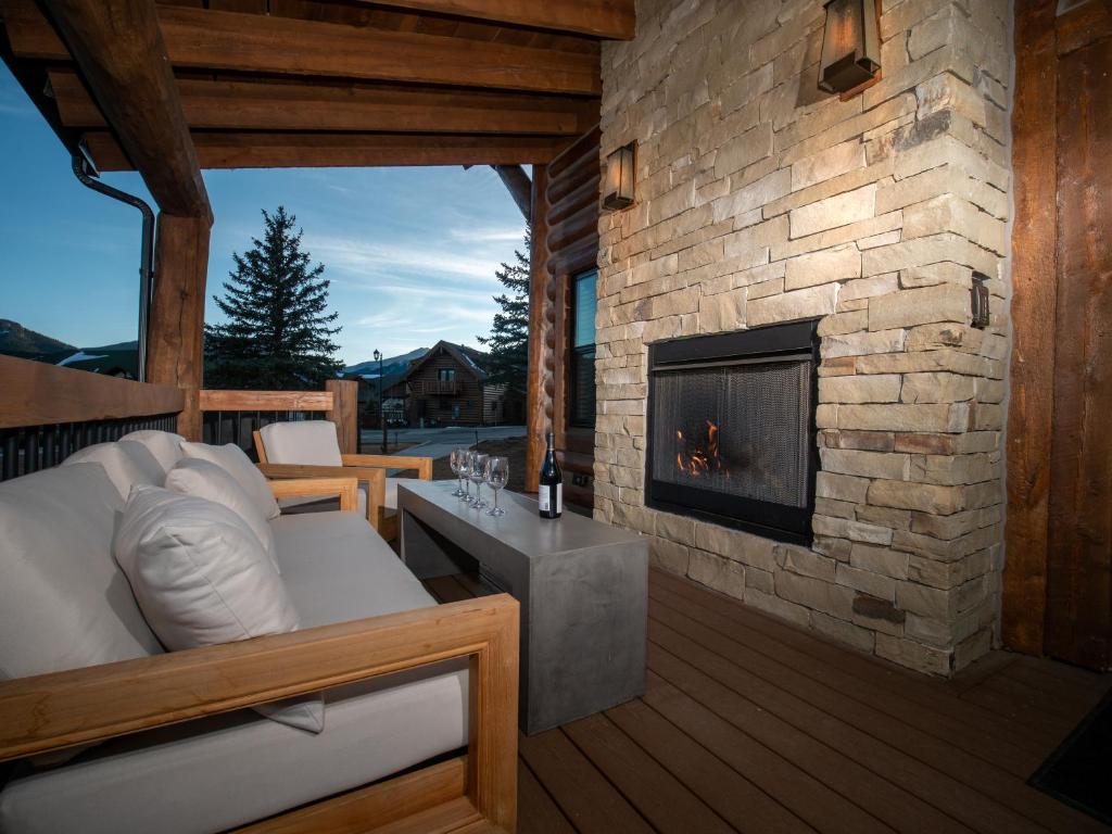 Lake Estes Getaway Close to Downtown, Indoor Outdoor Fireplace and Jacuzzi 전경