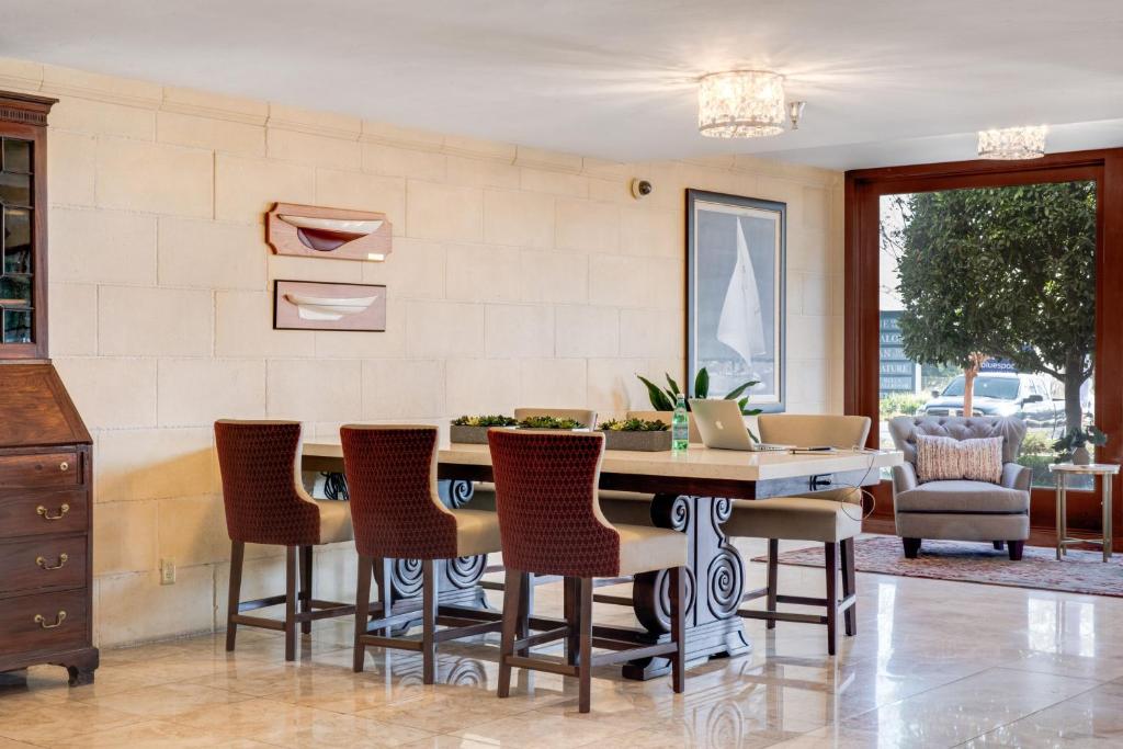 Ayres Hotel And Suites Costa Mesa/newport Beach Photo 17