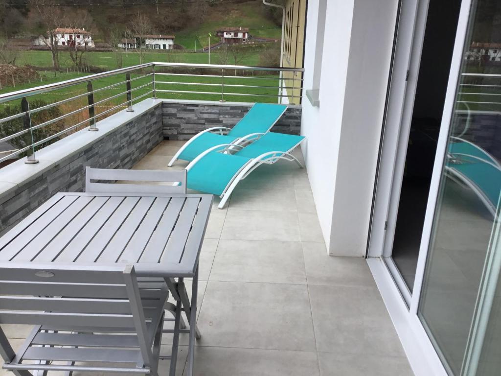 Gite De France Pays Basque Saint Jean Pied De Port Appartements Gîtes Vue Montagne Saint Jean Pied de Port Pays Basque -  Appartements à Saint-Jean-Pied-de-Port dans les Pyrénées Atlantiques (64),  30 km de Cambo les Bains