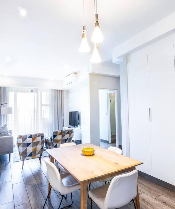 Regency Luxury 2 bed Apartment with city Views