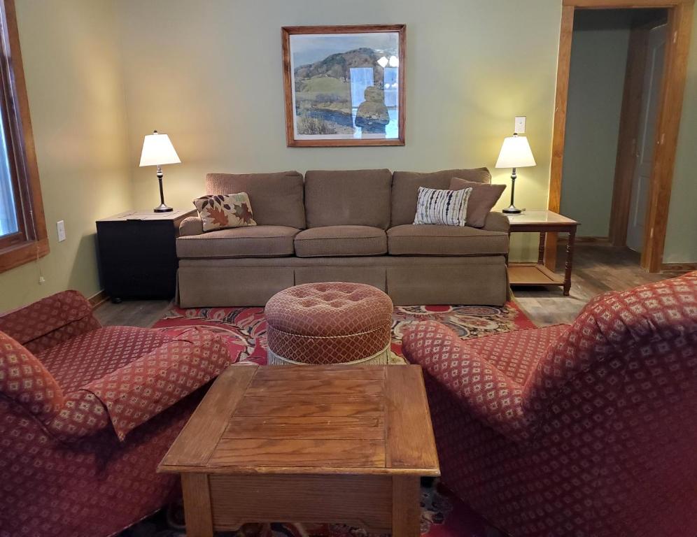 The Cabins at Healing Springs — Hotel in Crumpler