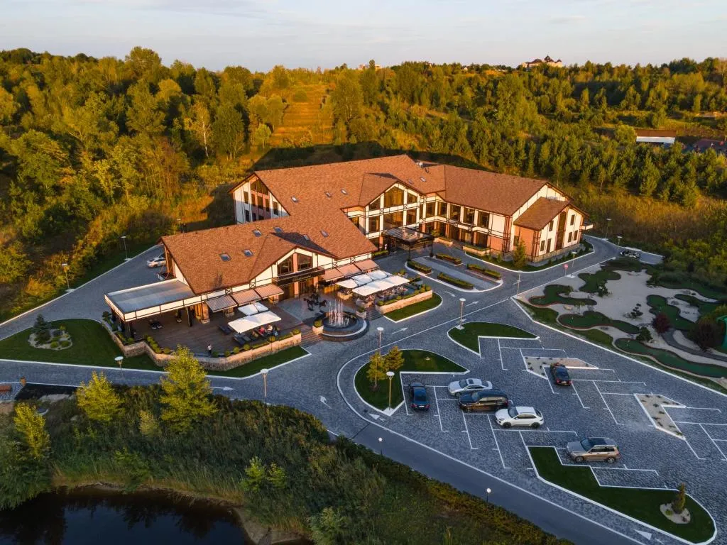 Equides club, Hotel in Lesniki