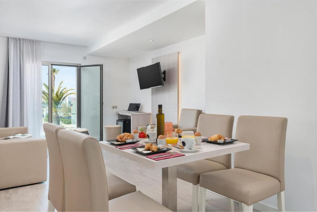 Llaut Boutique Hotel — Hotel rooms in Can Picafort, Balearic Islands