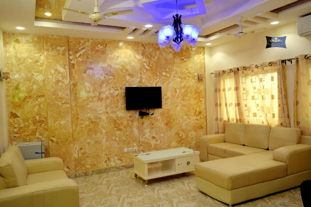 Shared lounge/TV area