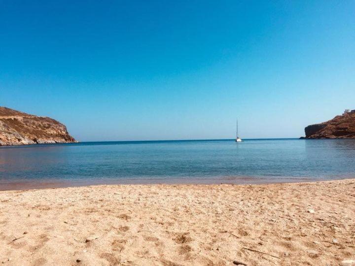 Calme et detente. Vue panoramique mer Egee. photo