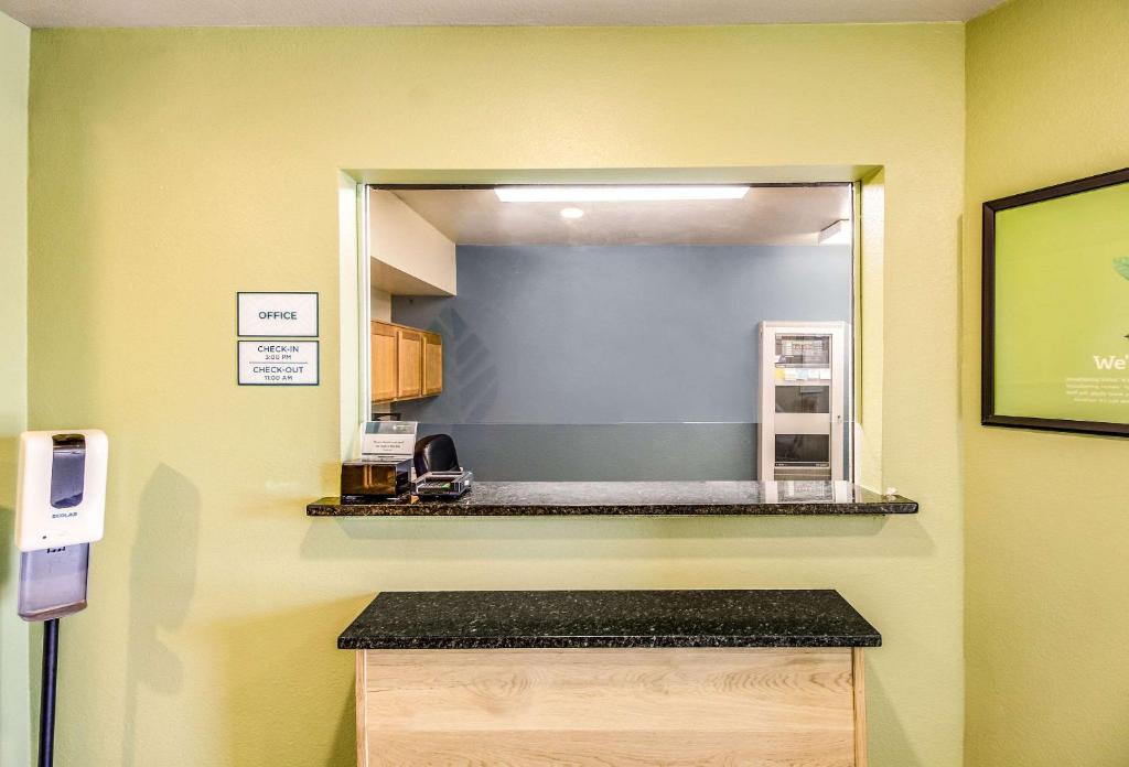 WoodSpring Suites Houston Baytown photo