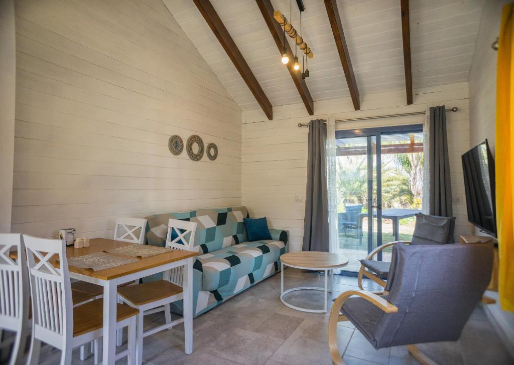 Provence in the Valley, Kefar Barukh