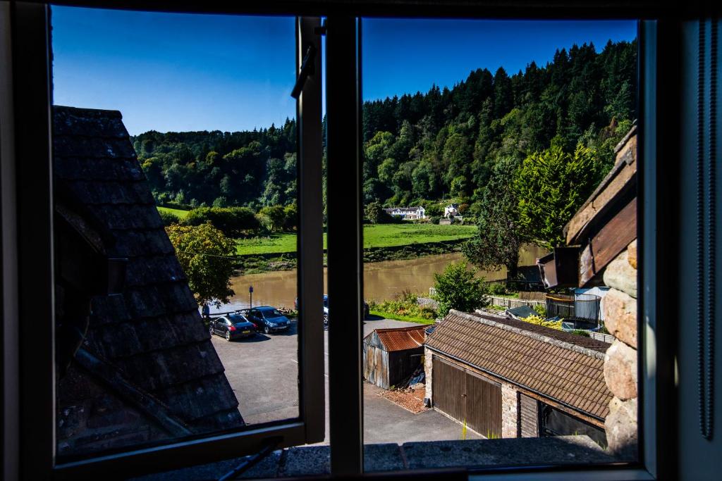 Parva Farmhouse Riverside Guesthouse photo