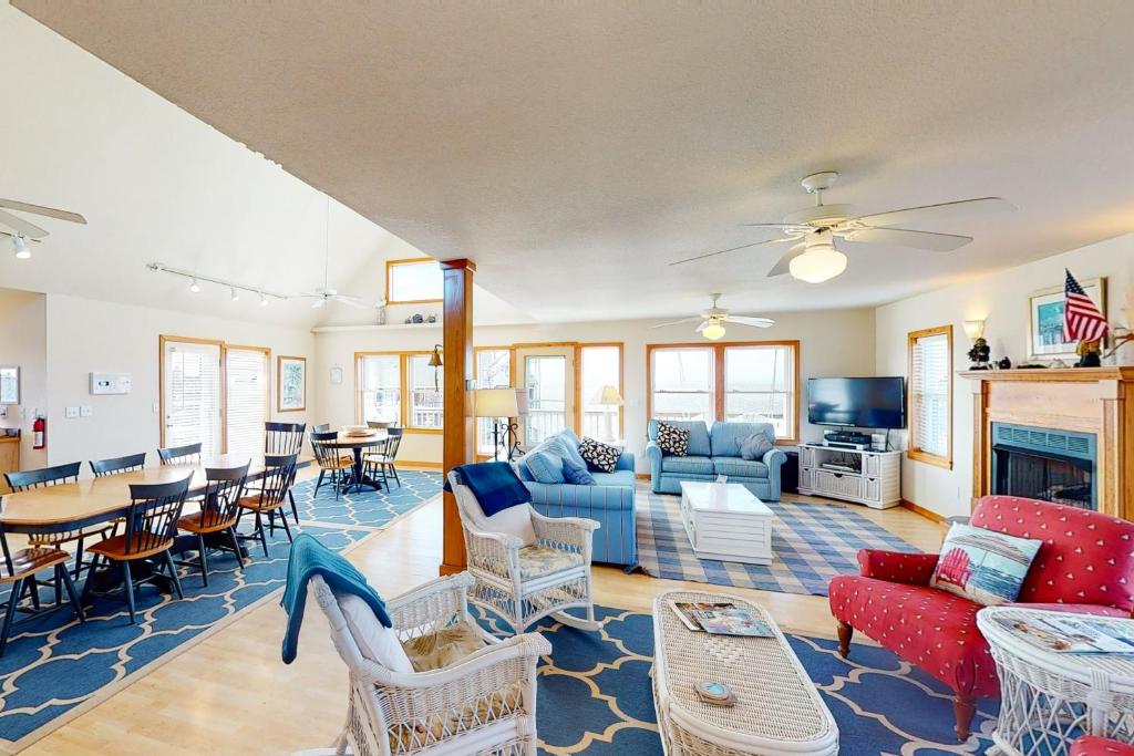 Pamlico Sails #205HC, Avon