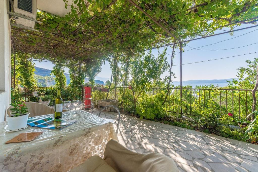 Apartments Blazenka — Hotel in Omis