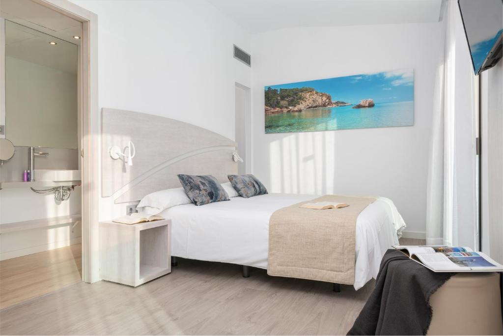 Llaut Boutique Hotel — Hotel rooms in Can Picafort, Balearic Islands
