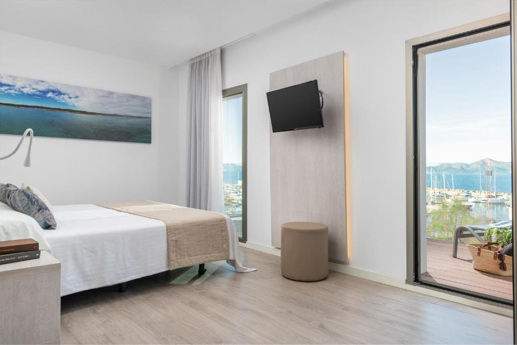 Llaut Boutique Hotel — Hotel rooms in Can Picafort, Balearic Islands