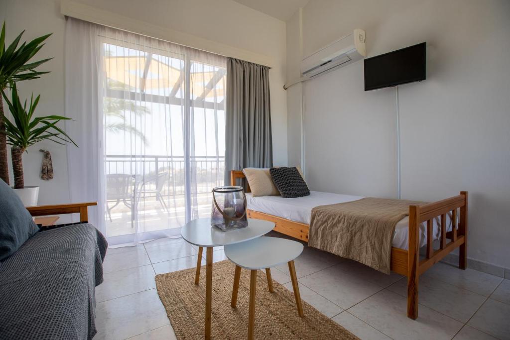 Socrates Apartments photo