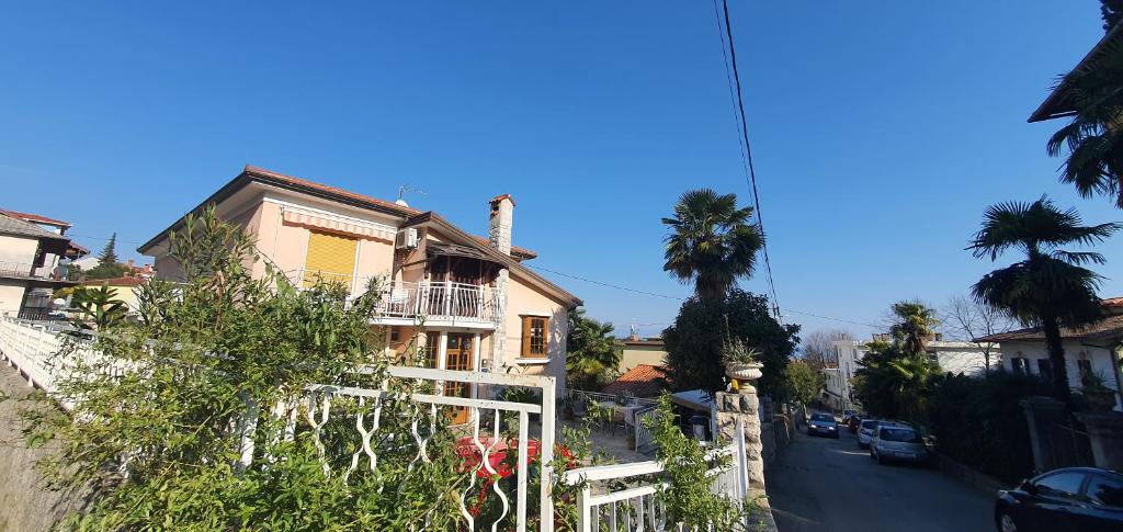 Garni Stanger, Lovran