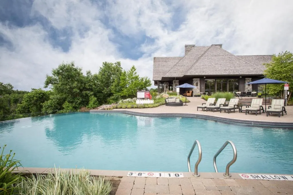 Muskoka Bay Resort, hotel in Gravenhurst