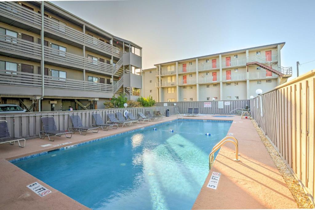 Beach Condo with Pool Access, 1 Block to the Ocean! photo