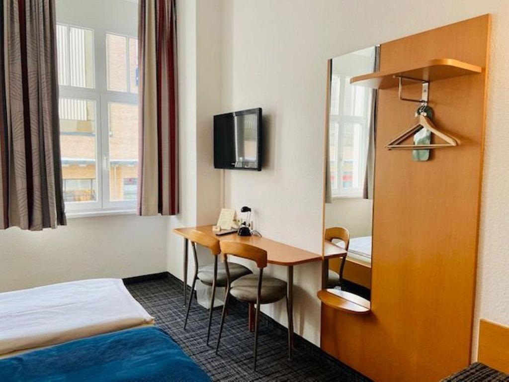 City Hotel photo
