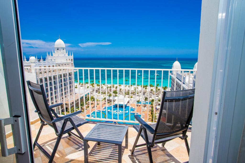 Balcony with sea view in riu palace all inclusive aruba resort