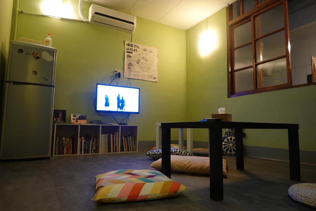 Shared lounge/TV area