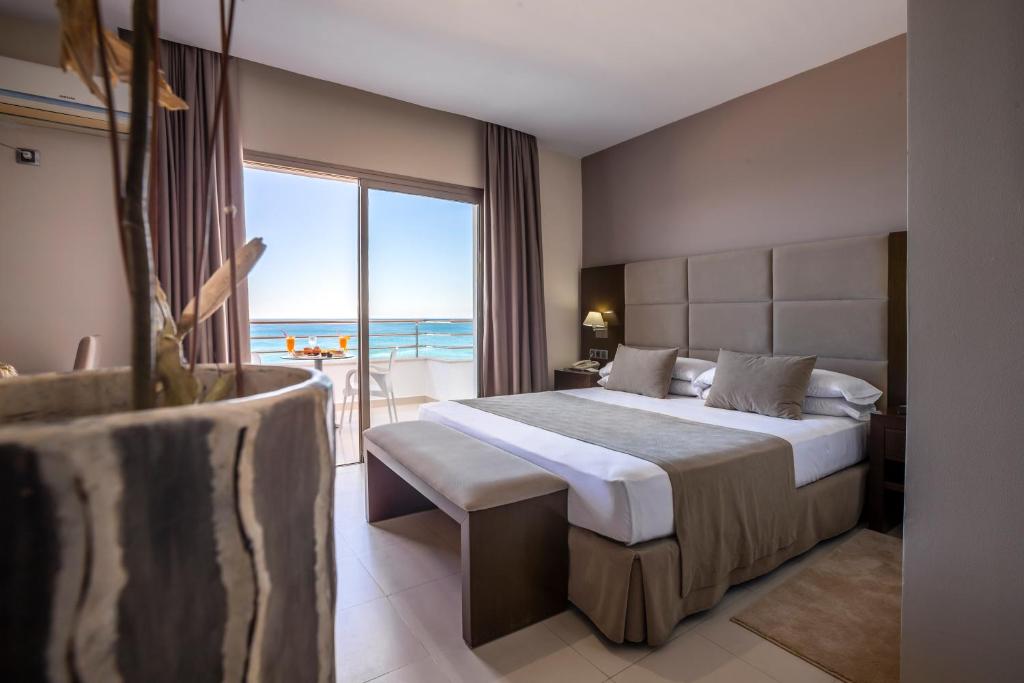 Suites Hotel Omeya photo