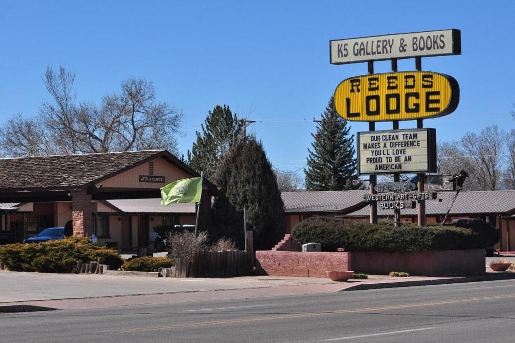 Springerville Hotels with Car Parking Book at