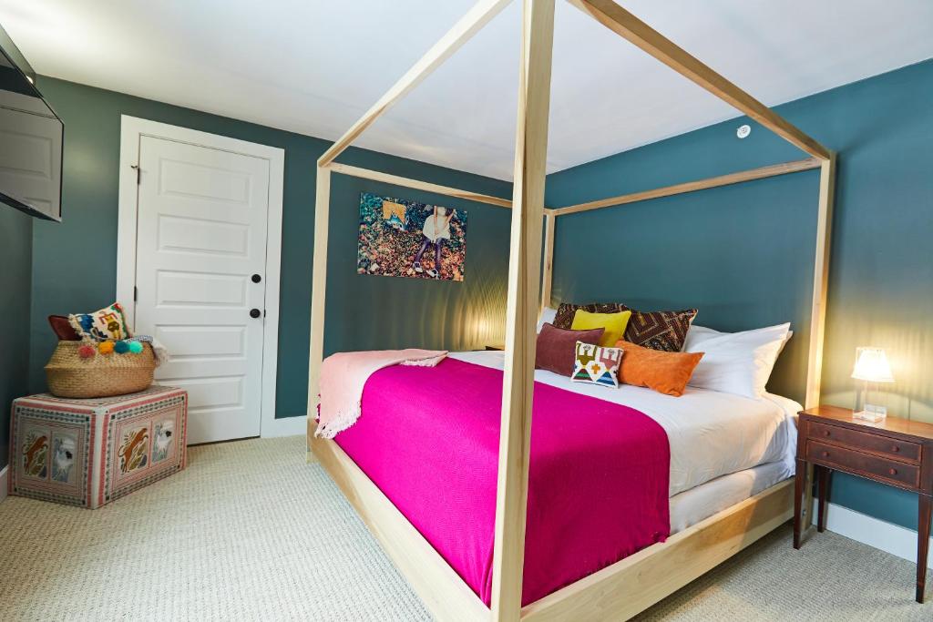 Shelter Harbor Inn photo
