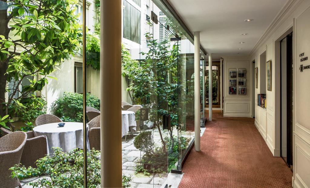 Hotel Des Saints Peres photo