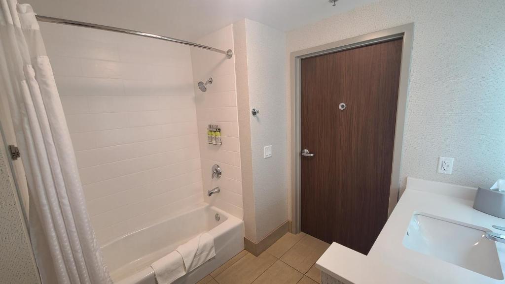 Holiday Inn Express And Suites Chico photo