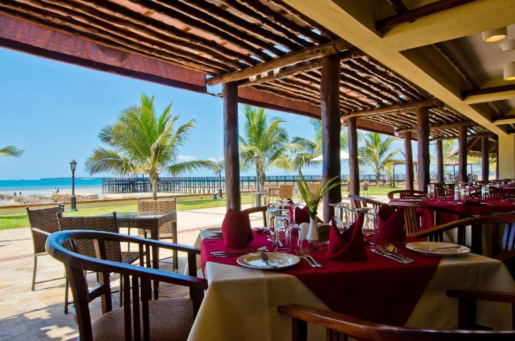 ホテル ホワイト サンズ リゾート アンド カンファレンス センター (Hotel White Sands Resort and Conference Centre) レストラン