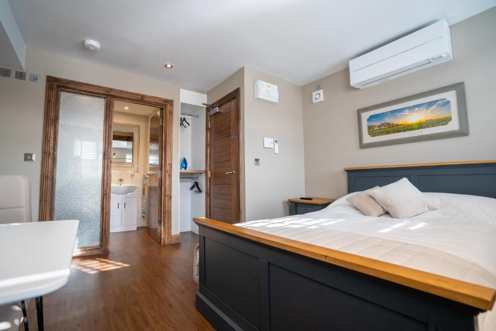 Bond Street Apartments photo