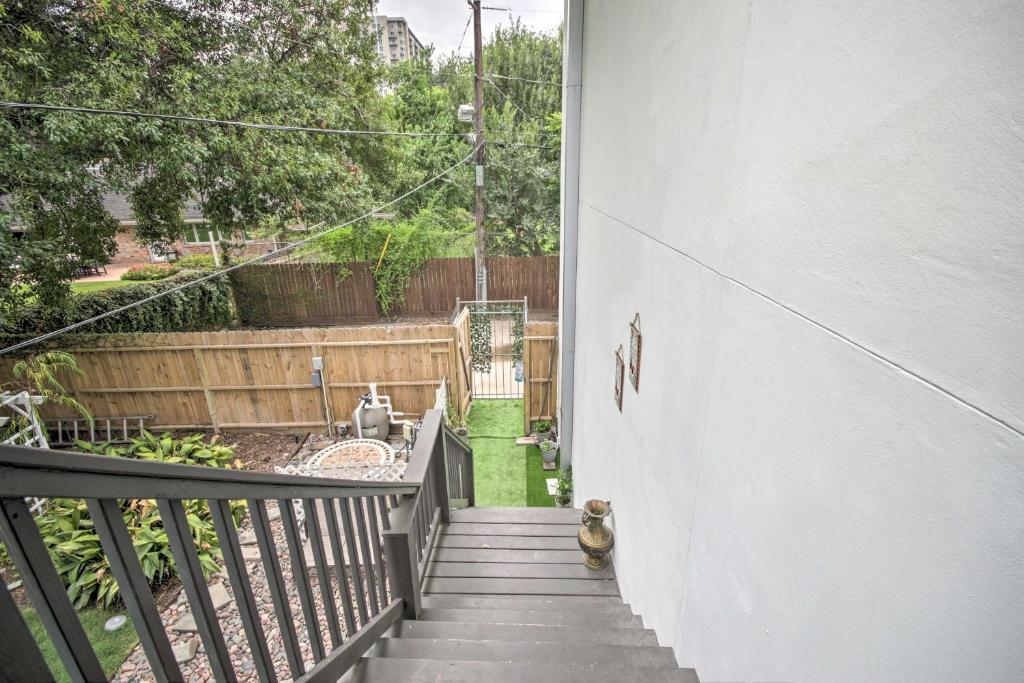 Luxe, Modern Houston Apt - 1 Mile to The Galleria! photo