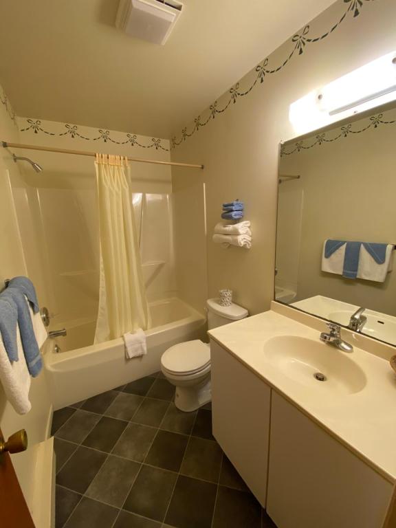 Birchwood inn photo