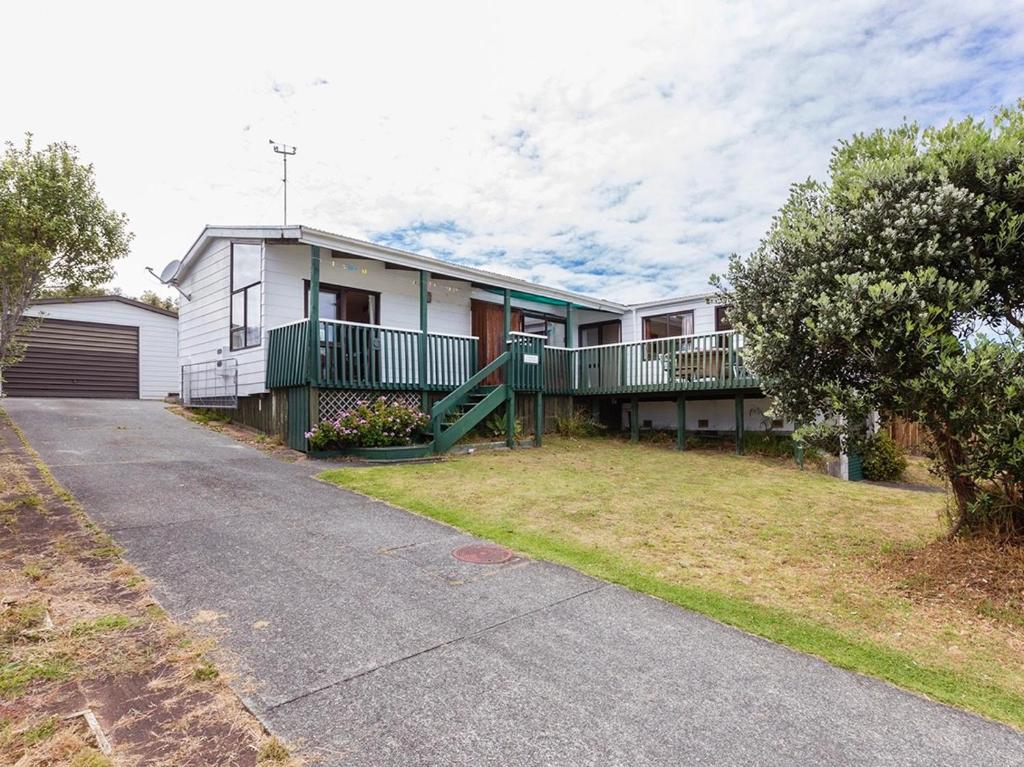 Kiwi Bach at Omaha - Omaha Holiday Home, Omaha