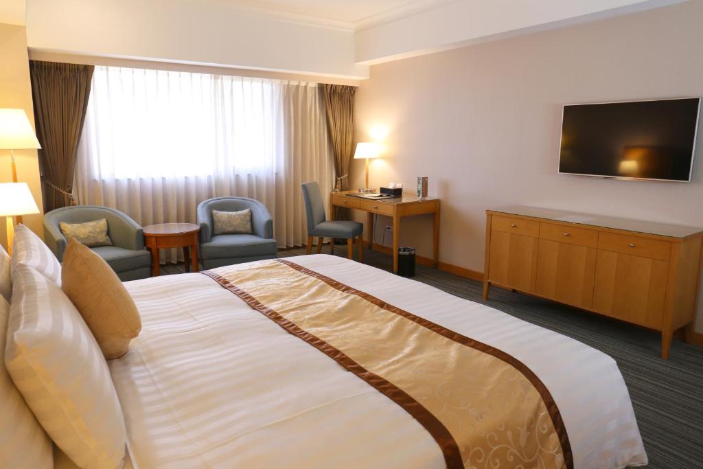 Fushin Hotel Tainan photo
