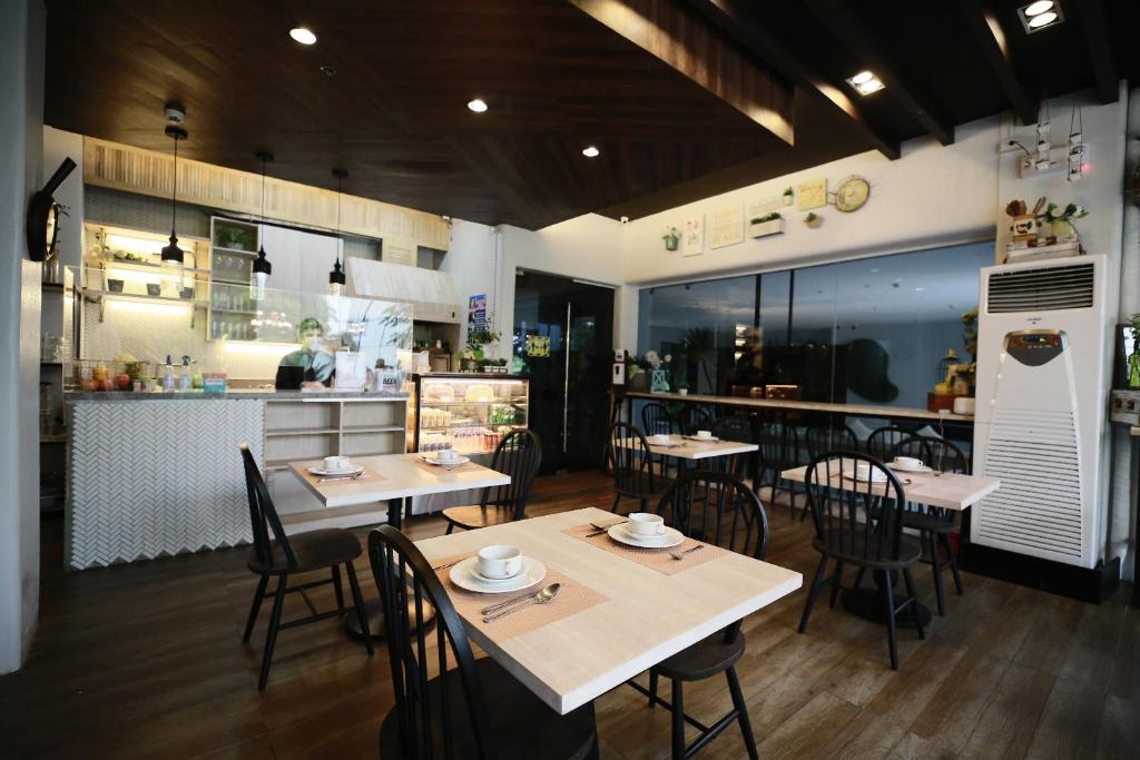 Restaurant, La Bella Boutique Hotel in Tagaytay