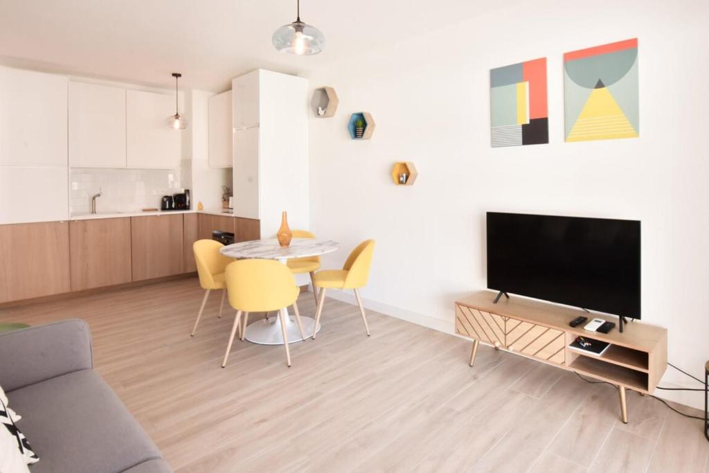 SERRENDY Stylish apartment in the heart of Cannes with terrace! photo