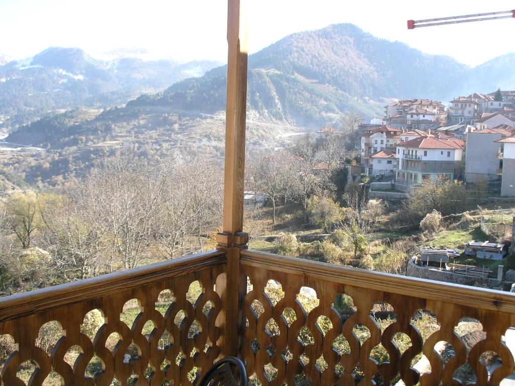 La Petri Studios with Fireplace & View photo