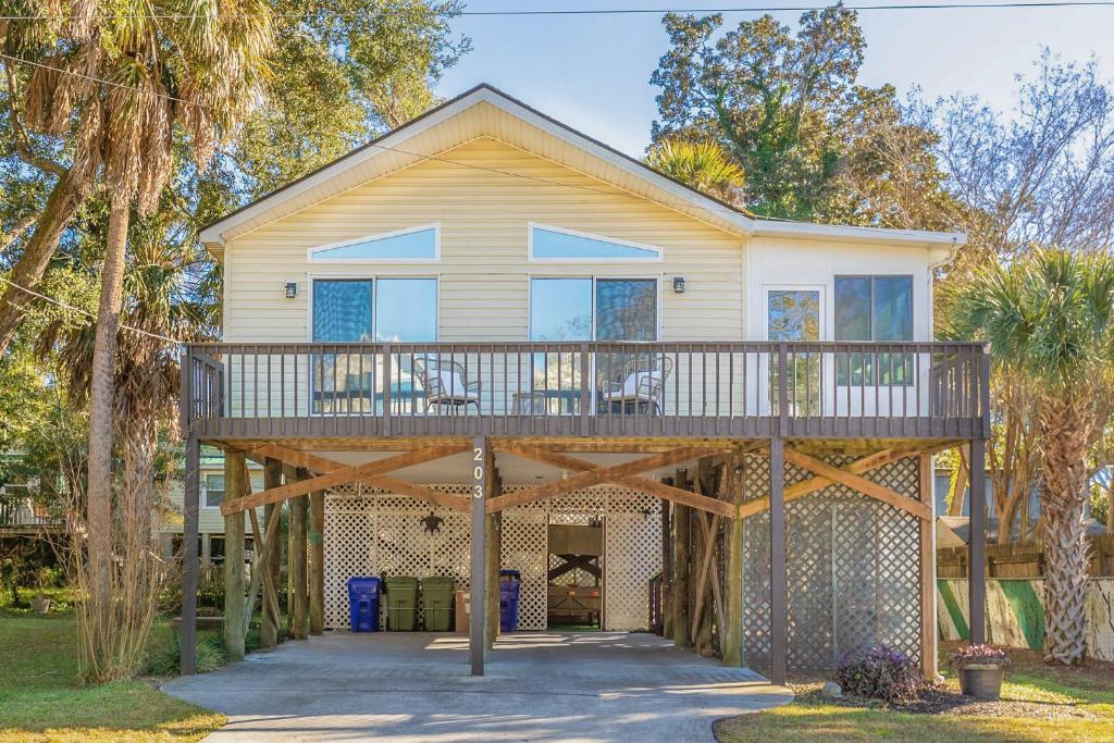 2nd Block E Huron - Keep Palm - Adorable House Minutes from the Beach, Folly Beach