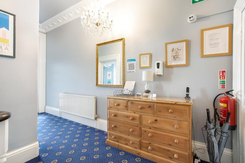 Trelawney Hotel フロント・ロビー