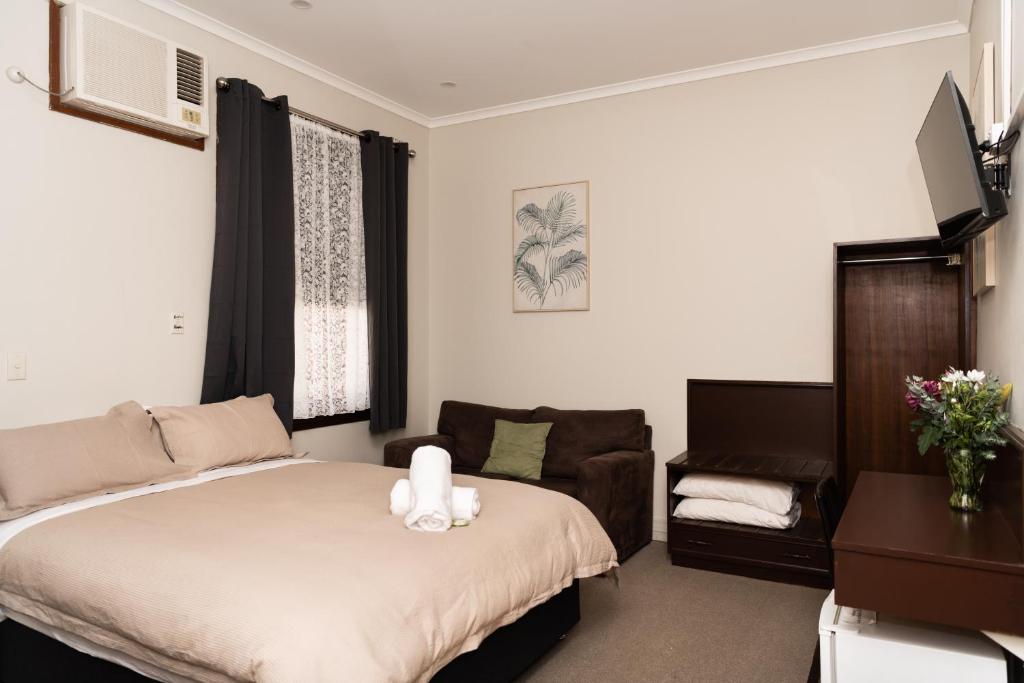 New Crown Hotel Motel photo