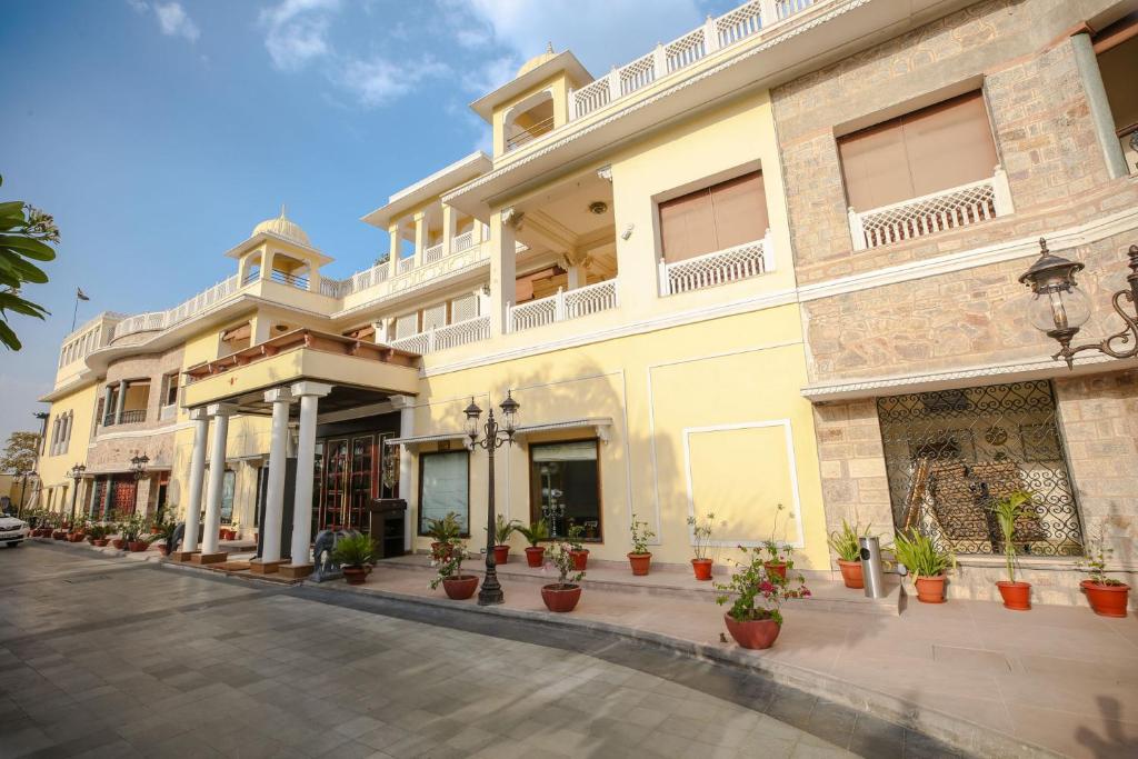 Grand Uniara - A Heritage Hotel photo