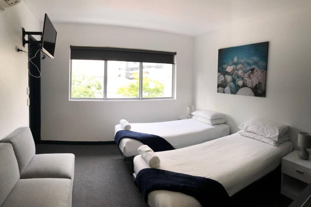 Twin room ensuite in Brisbane, the Sunshine State.