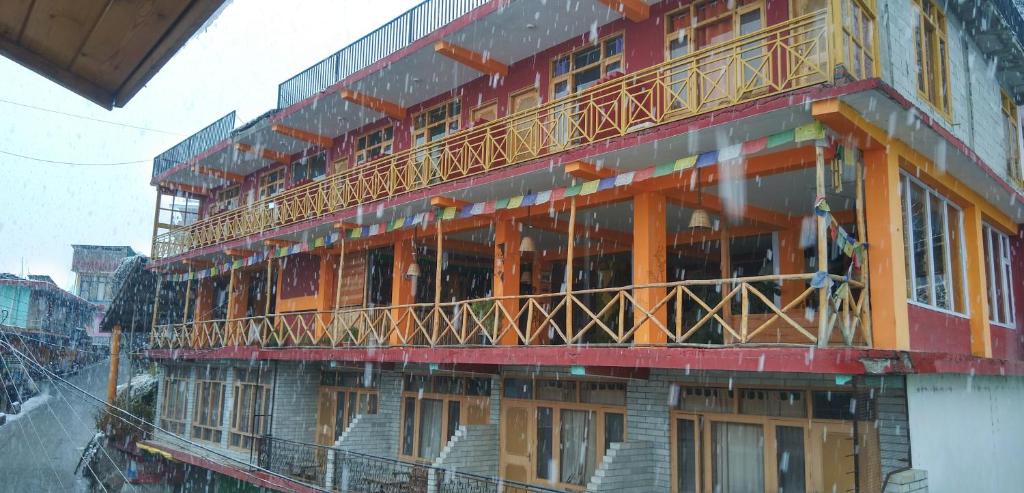 Rasta Cafe and Lodge — Hotel in Manali
