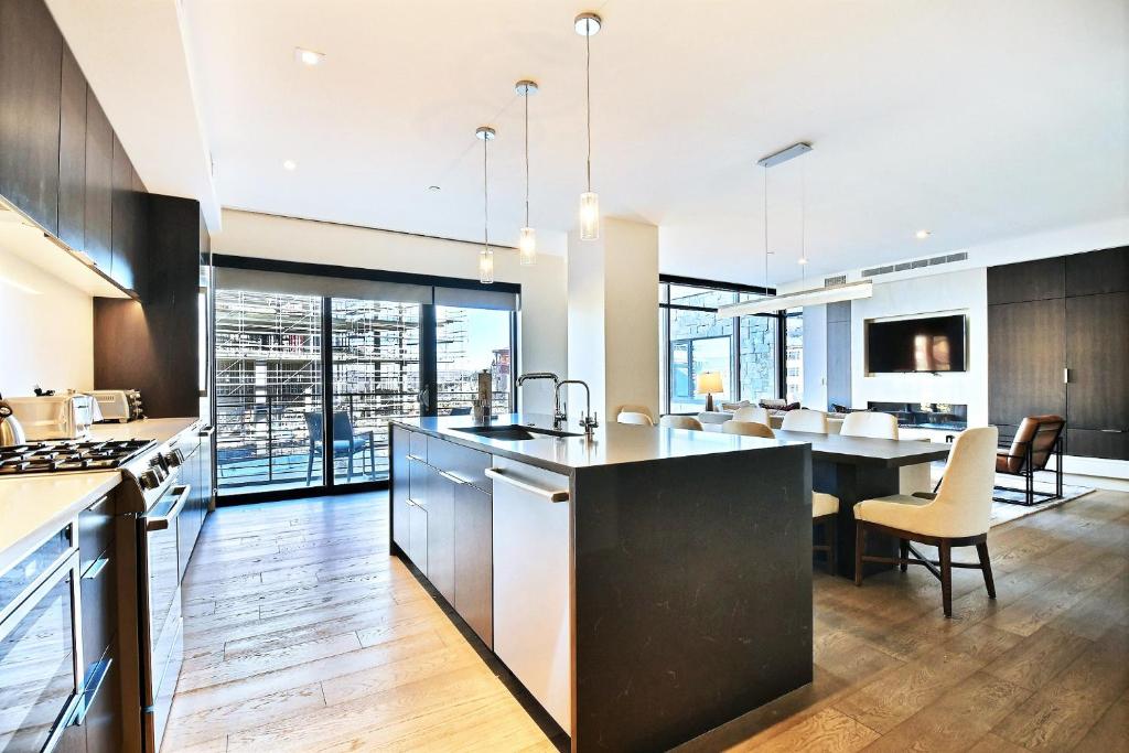 Luxurious & Modern 3 BR in Canyons Village- Ski in ski out! condo