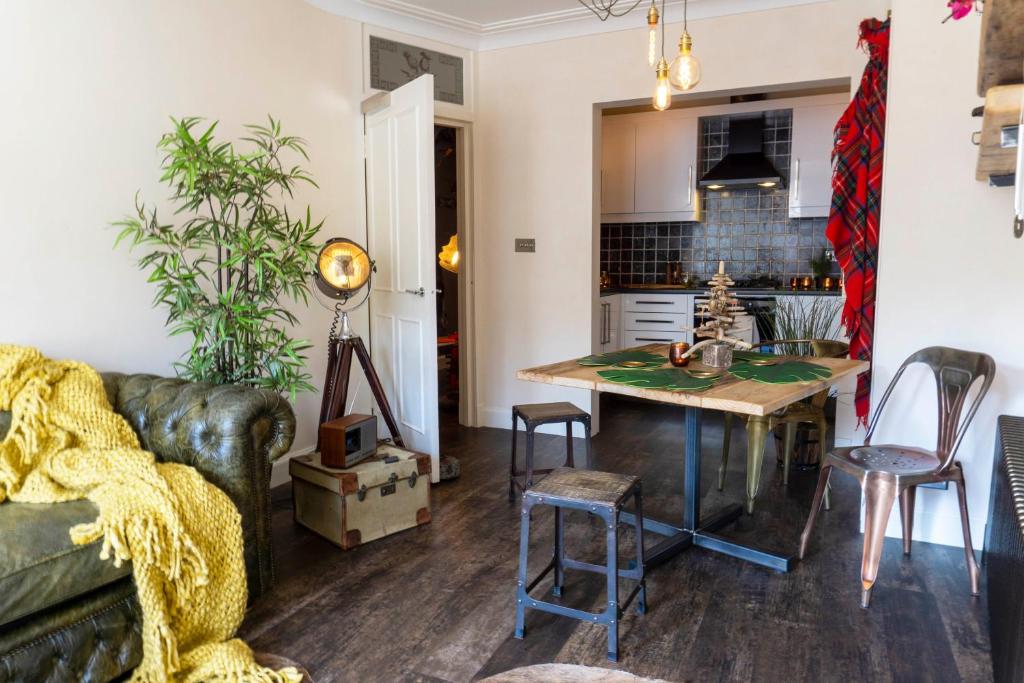 Kitchen, Grassmarket Old Town Boutique Apartment in Edinburgh