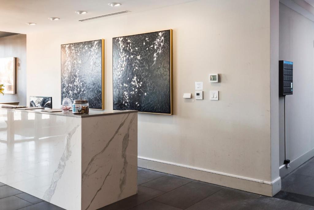Sleek CWE Studio near BJC by Zencity photo