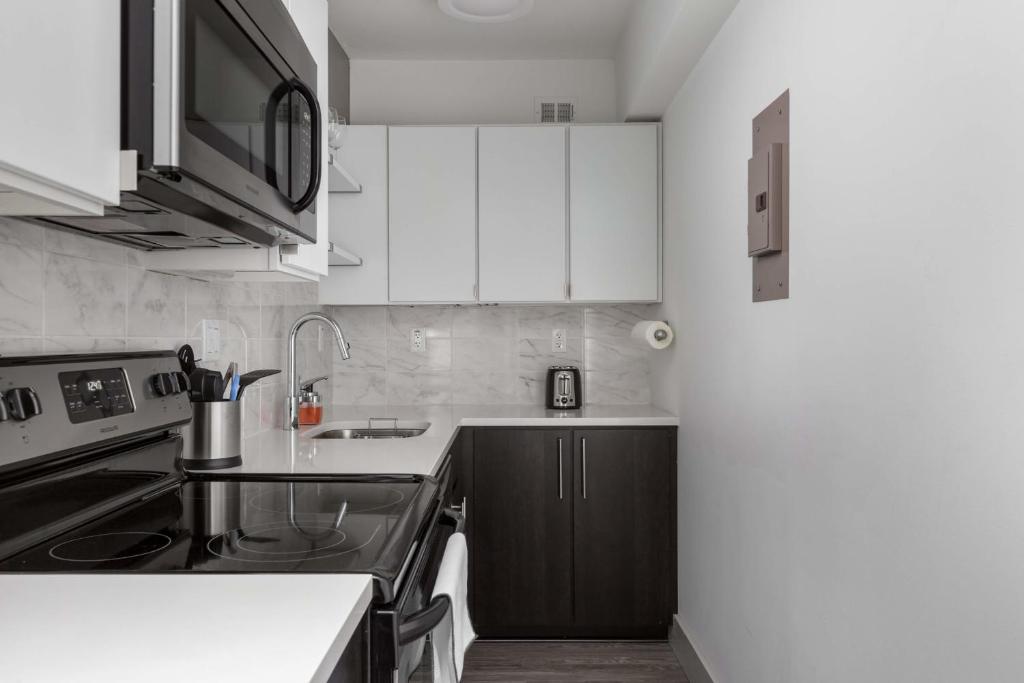 Sleek CWE Studio near BJC by Zencity photo